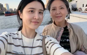 那天和妈妈一起去了上海的一个景点，叫日落长廊。